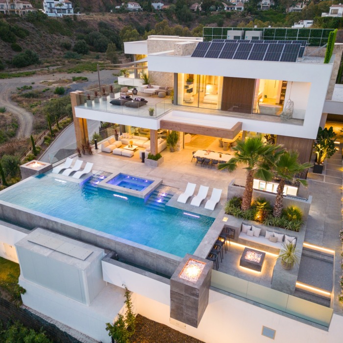 Modern Masterpiece 6 Bedroom Villa in La Quinta in Benahavis | Image 2