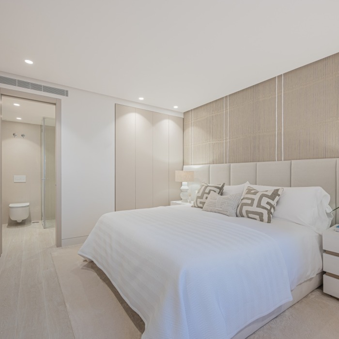 Impressive 3 bedroom Ground Floor Apartment in Puente Romano, Marbella Golden Mile | Image 33