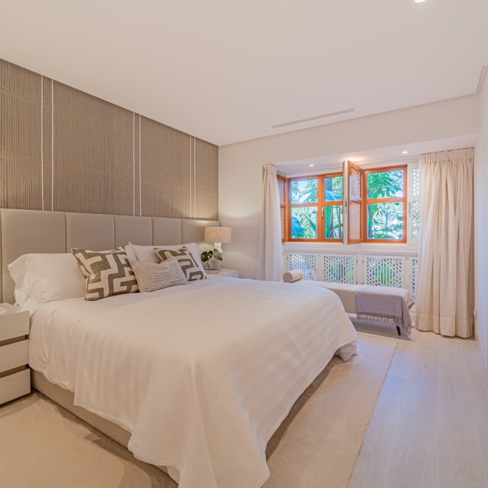 Impressive 3 bedroom Ground Floor Apartment in Puente Romano, Marbella Golden Mile | Image 30