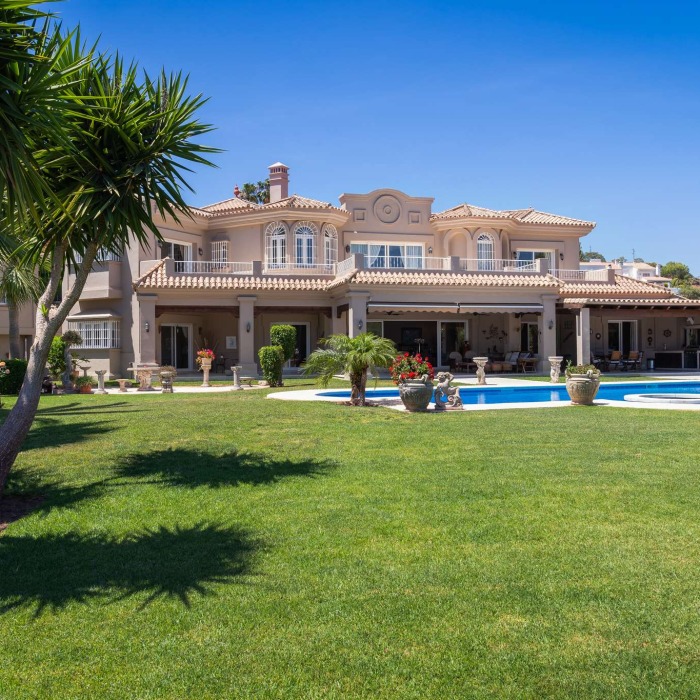 Huge 7 Bedroom Sea View Mansion in Nueva Andalucia | Image 1