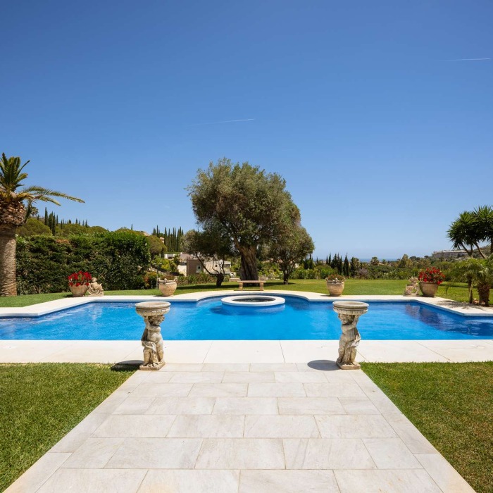 Huge 7 Bedroom Sea View Mansion in Nueva Andalucia | Image 69