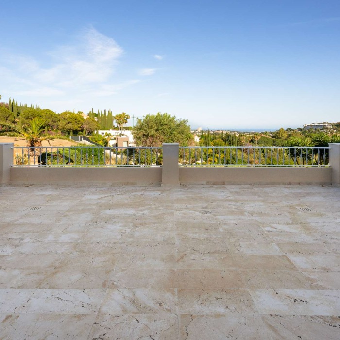 Huge 7 Bedroom Sea View Mansion in Nueva Andalucia | Image 59