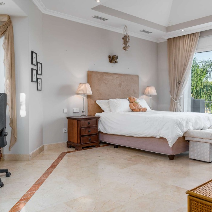 Huge 7 Bedroom Sea View Mansion in Nueva Andalucia | Image 42
