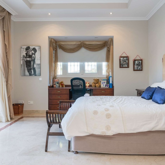Huge 7 Bedroom Sea View Mansion in Nueva Andalucia | Image 41