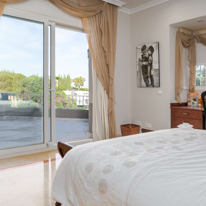 Huge 7 Bedroom Sea View Mansion in Nueva Andalucia | Image 40