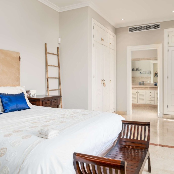 Huge 7 Bedroom Sea View Mansion in Nueva Andalucia | Image 39