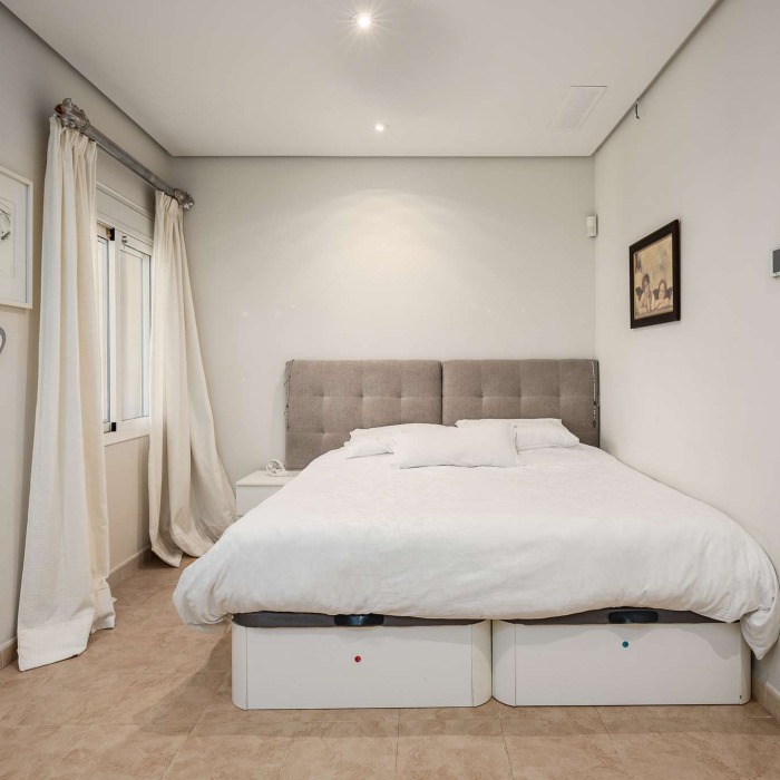 Huge 7 Bedroom Sea View Mansion in Nueva Andalucia | Image 20