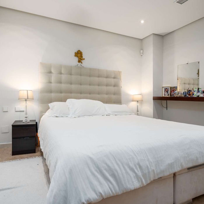 Huge 7 Bedroom Sea View Mansion in Nueva Andalucia | Image 19