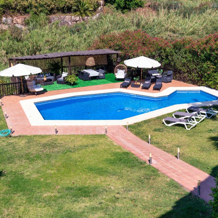 Bright 4 Bedroom Front Line Golf Villa in Los Naranjos, Nueva Andalucia | Image 37