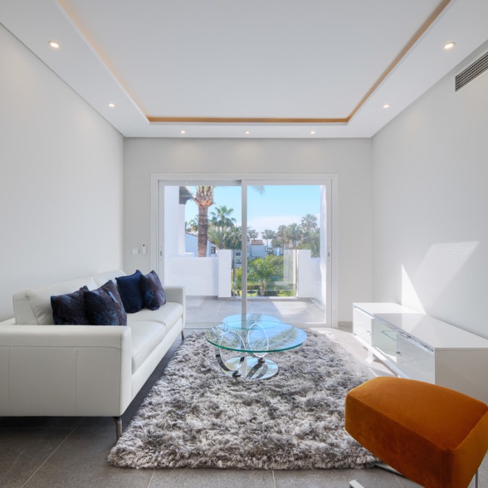 Contemporary Italian Style 2 Bedroom Apartment in Estepona | Image 3