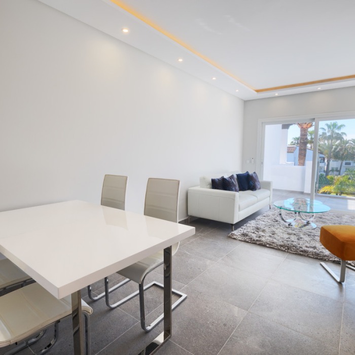 Contemporary Italian Style 2 Bedroom Apartment in Estepona | Image 6