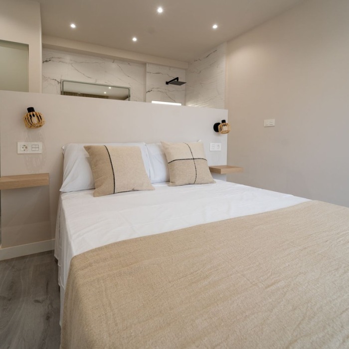 Moderno Apartamento en Planta Alta de 3 Dormitorios en Los Boliches, Fuengirola | Image 24