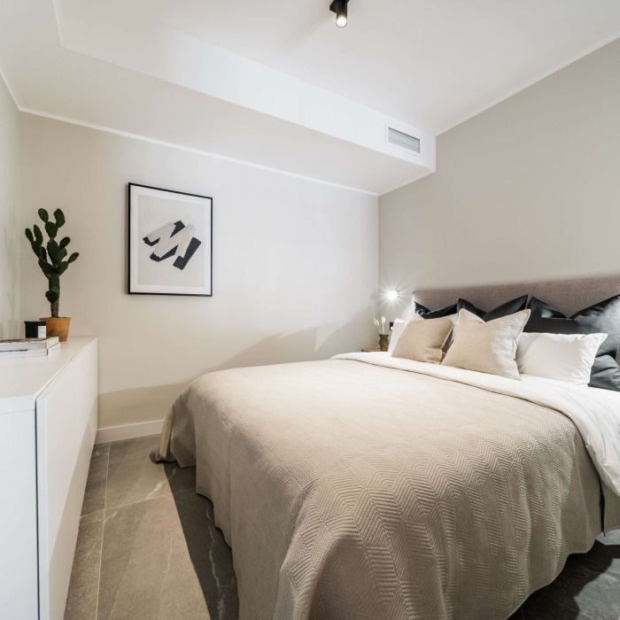 Modern Scandinavian 4 Bedroom Apartment in Jardines de Andalucia, Nueva Andalucia | Image 15