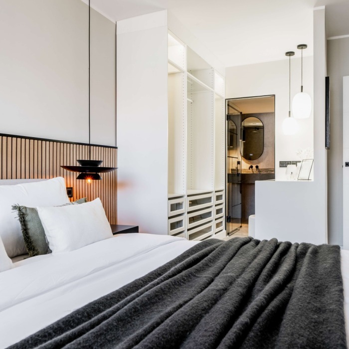 Apartamento Moderno Escandinavo de 4 Dormitorios en Jardines de Andalucia, Nueva Andalucia | Image 10