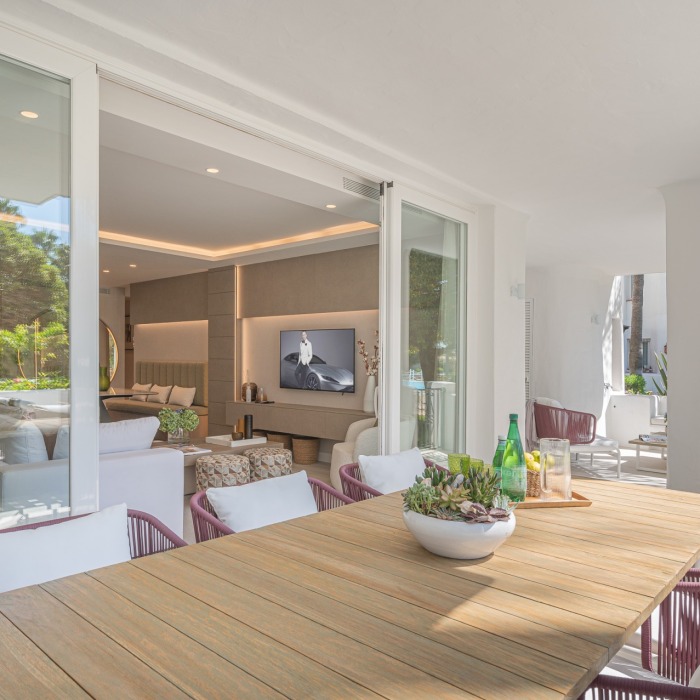 Impressive 3 bedroom Ground Floor Apartment in Puente Romano, Marbella Golden Mile | Image 11