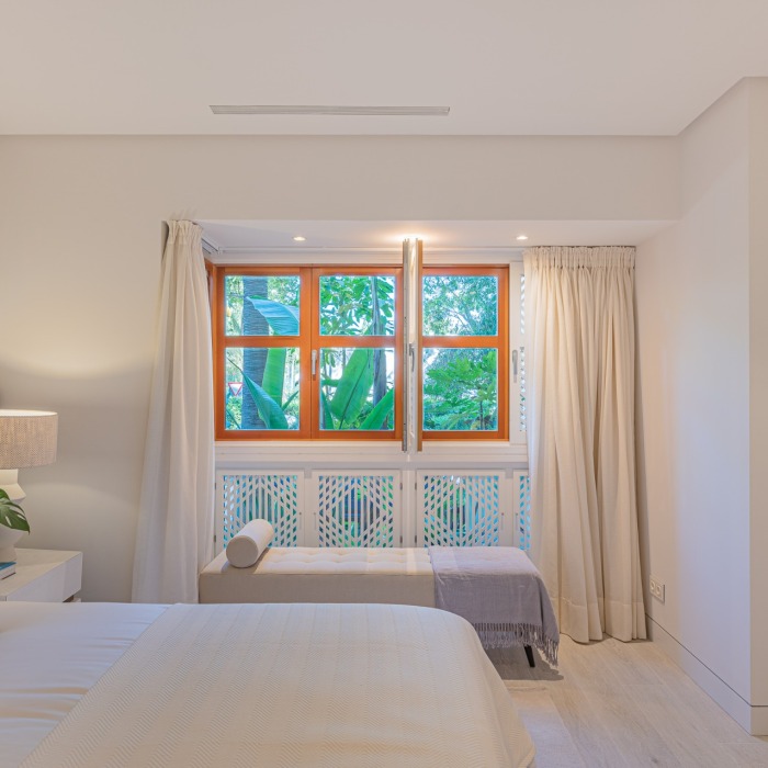 Impressive 3 bedroom Ground Floor Apartment in Puente Romano, Marbella Golden Mile | Image 8