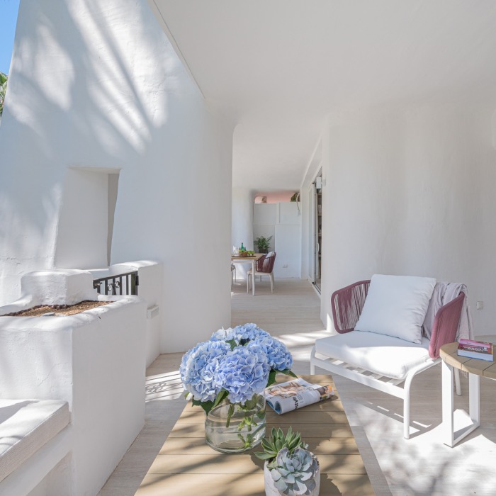 Impressive 3 bedroom Ground Floor Apartment in Puente Romano, Marbella Golden Mile | Image 3