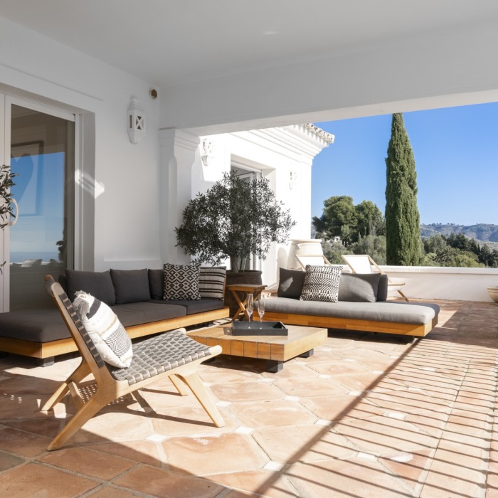 Villa de Style Andalou avec Vue Mer & Golf Panoramique de 6 Chambres à Los Monteros, Marbella Est | Image 53