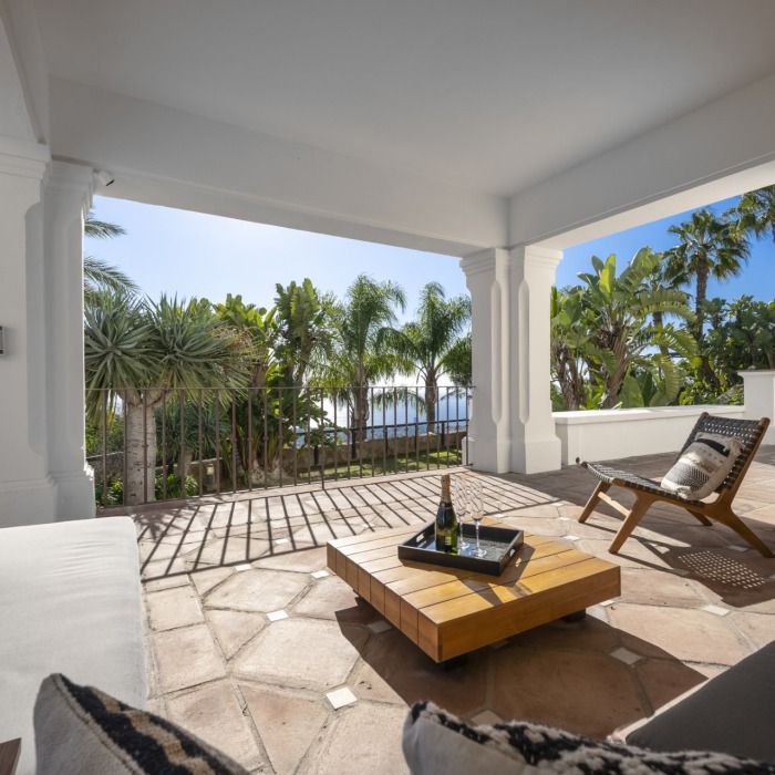 Villa de Style Andalou avec Vue Mer & Golf Panoramique de 6 Chambres à Los Monteros, Marbella Est | Image 12