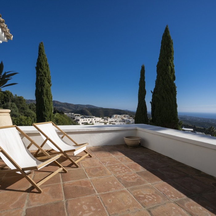 6 Bedroom Andalusian Style Villa with Panoramic Sea & Golf Views in Los Monteros, Marbella East | Image 20