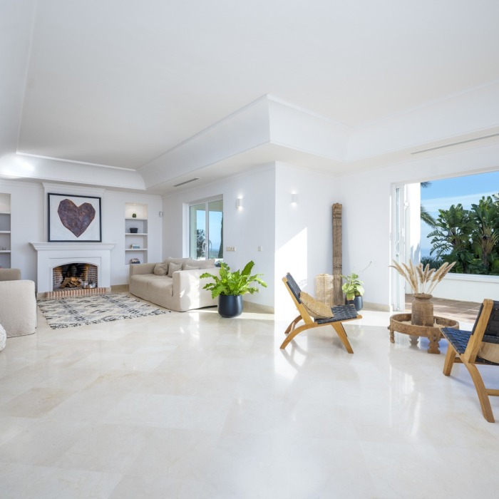 Villa de Style Andalou avec Vue Mer & Golf Panoramique de 6 Chambres à Los Monteros, Marbella Est | Image 22