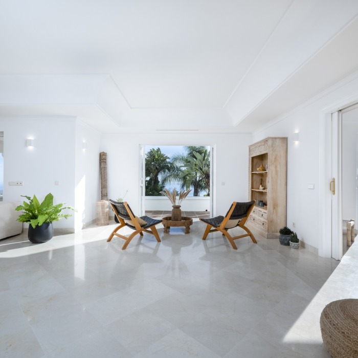 Villa de Style Andalou avec Vue Mer & Golf Panoramique de 6 Chambres à Los Monteros, Marbella Est | Image 24