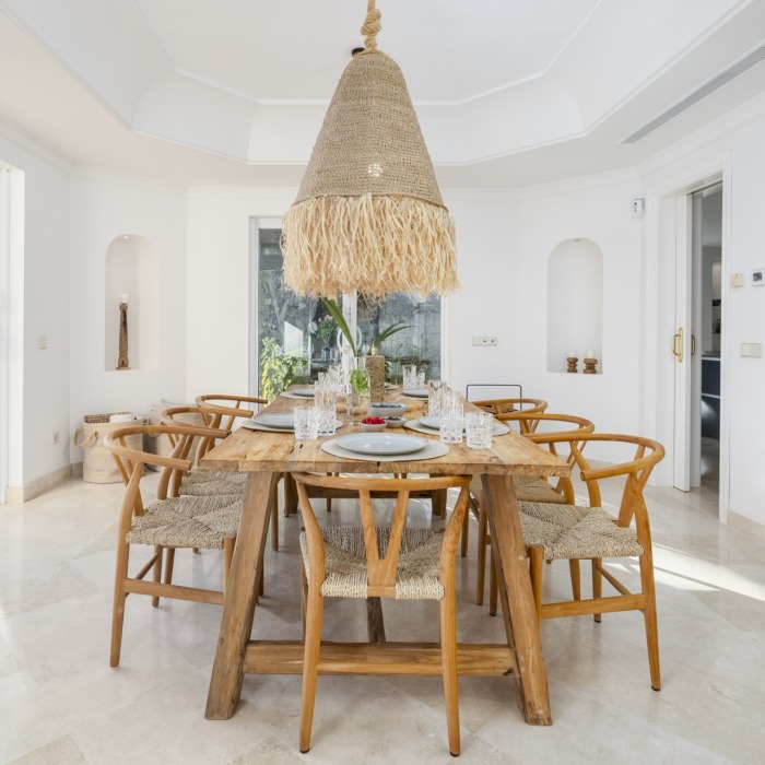 Villa de Style Andalou avec Vue Mer & Golf Panoramique de 6 Chambres à Los Monteros, Marbella Est | Image 27
