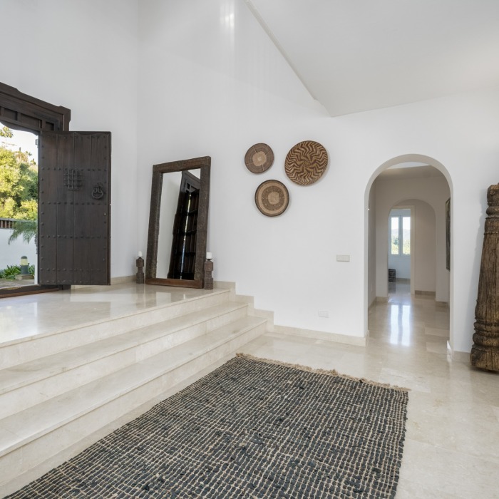 Villa de Style Andalou avec Vue Mer & Golf Panoramique de 6 Chambres à Los Monteros, Marbella Est | Image 96