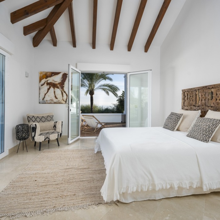 Villa de Style Andalou avec Vue Mer & Golf Panoramique de 6 Chambres à Los Monteros, Marbella Est | Image 95