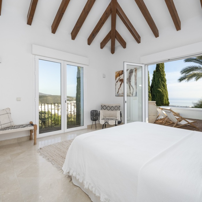 Villa de Style Andalou avec Vue Mer & Golf Panoramique de 6 Chambres à Los Monteros, Marbella Est | Image 93