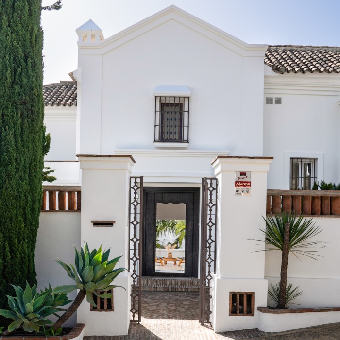 Villa de Style Andalou avec Vue Mer & Golf Panoramique de 6 Chambres à Los Monteros, Marbella Est | Image 75