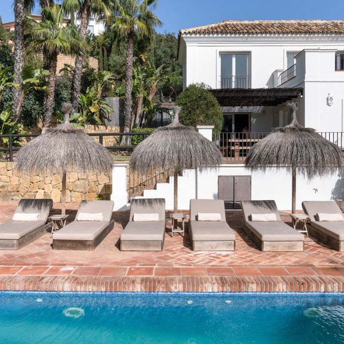 Villa de Style Andalou avec Vue Mer & Golf Panoramique de 6 Chambres à Los Monteros, Marbella Est | Image 68
