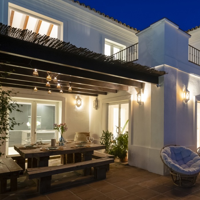 Villa de Style Andalou avec Vue Mer & Golf Panoramique de 6 Chambres à Los Monteros, Marbella Est | Image 5