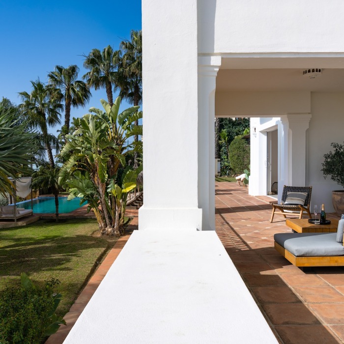 Villa de Style Andalou avec Vue Mer & Golf Panoramique de 6 Chambres à Los Monteros, Marbella Est | Image 65