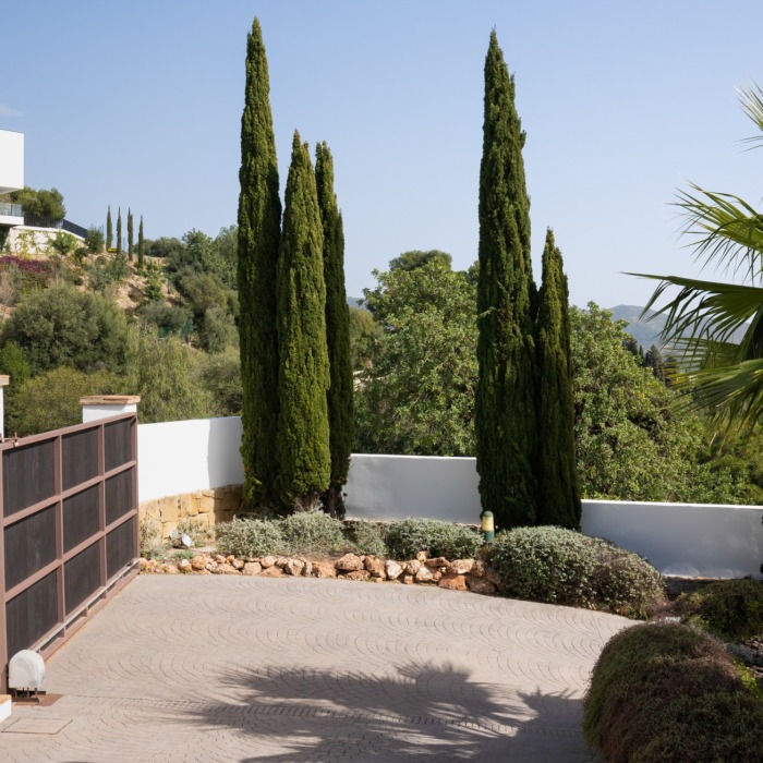 Villa de Style Andalou avec Vue Mer & Golf Panoramique de 6 Chambres à Los Monteros, Marbella Est | Image 54