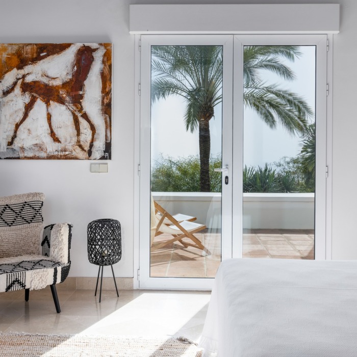 Villa de Style Andalou avec Vue Mer & Golf Panoramique de 6 Chambres à Los Monteros, Marbella Est | Image 48