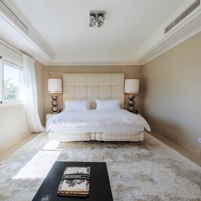 Contemporary 4 Bedroom Apartment in Lomas de Sierra Blanca in Marbella Golden Mile | Image 8