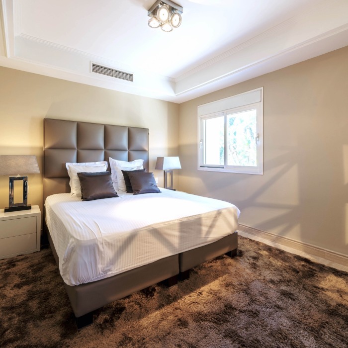 Contemporary 4 Bedroom Apartment in Lomas de Sierra Blanca in Marbella Golden Mile | Image 13