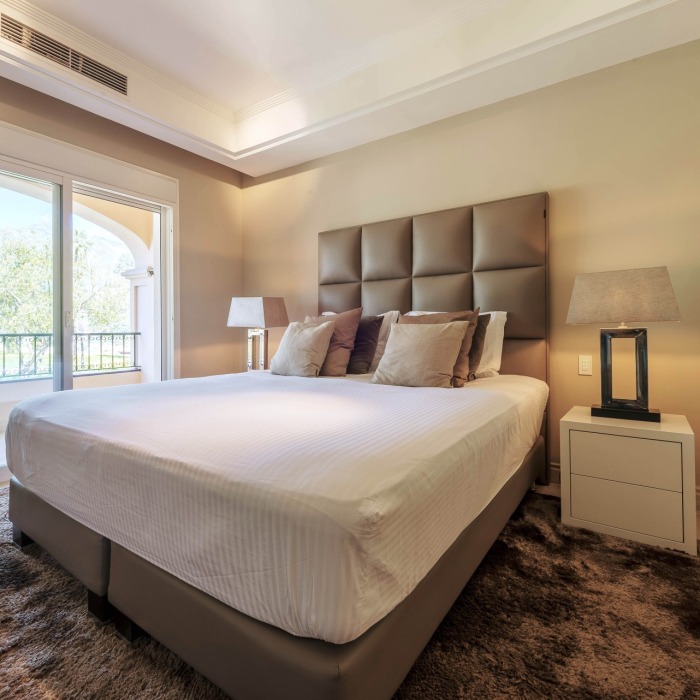 Contemporary 4 Bedroom Apartment in Lomas de Sierra Blanca in Marbella Golden Mile | Image 15
