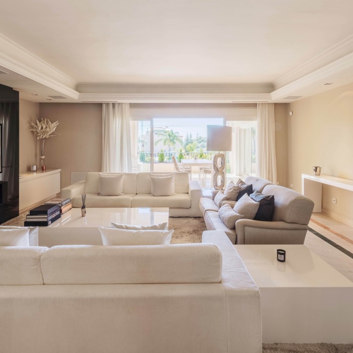 Contemporary 4 Bedroom Apartment for sale in Lomas de Sierra Blanca in Marbella Golden Mile, Spain2