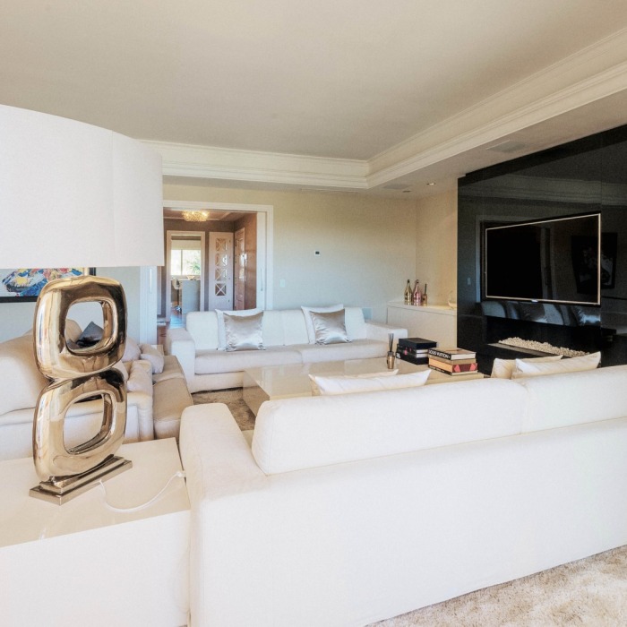 Contemporary 4 Bedroom Apartment in Lomas de Sierra Blanca in Marbella Golden Mile | Image 1