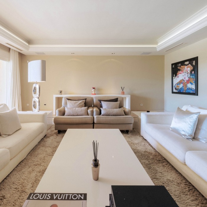 Contemporary 4 Bedroom Apartment in Lomas de Sierra Blanca in Marbella Golden Mile | Image 7