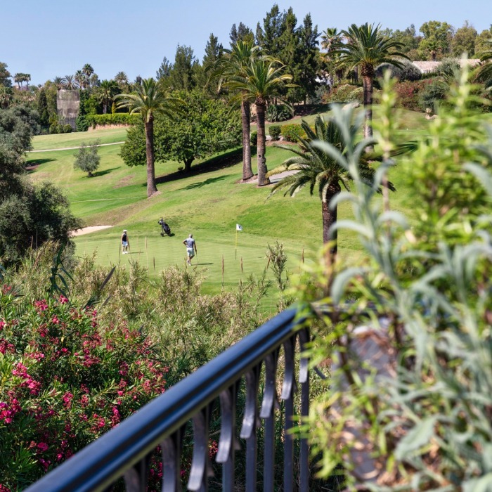 Villa de 4 dormitorios en primera línea de golf en alquiler en Nueva Andalucía | Image 16