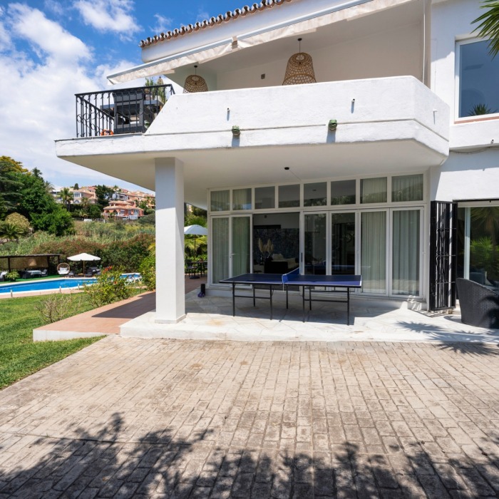 Villa de 4 dormitorios en primera línea de golf en alquiler en Nueva Andalucía | Image 2