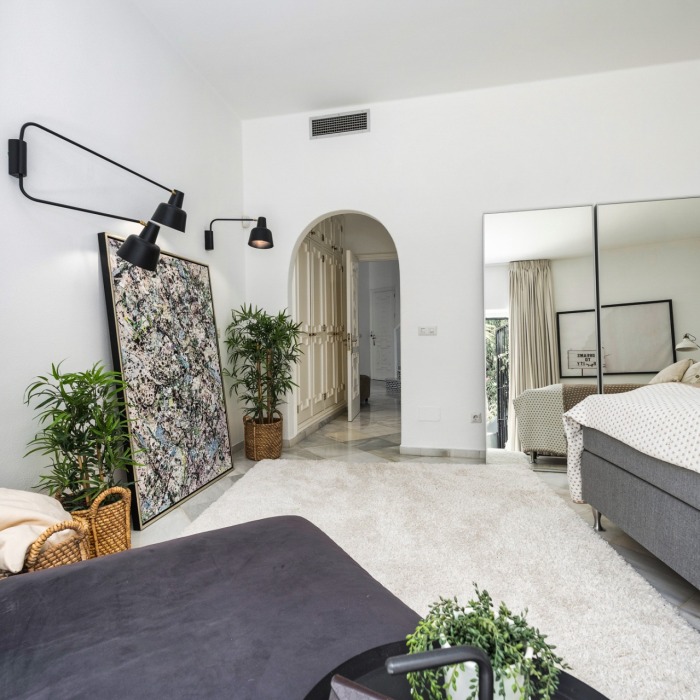 Villa de 4 dormitorios en primera línea de golf en alquiler en Nueva Andalucía | Image 32