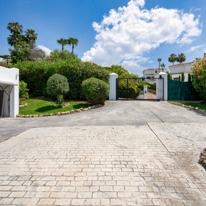 4 Bedroom Front Line Golf Villa for Rent in Nueva Andalucia | Image 47