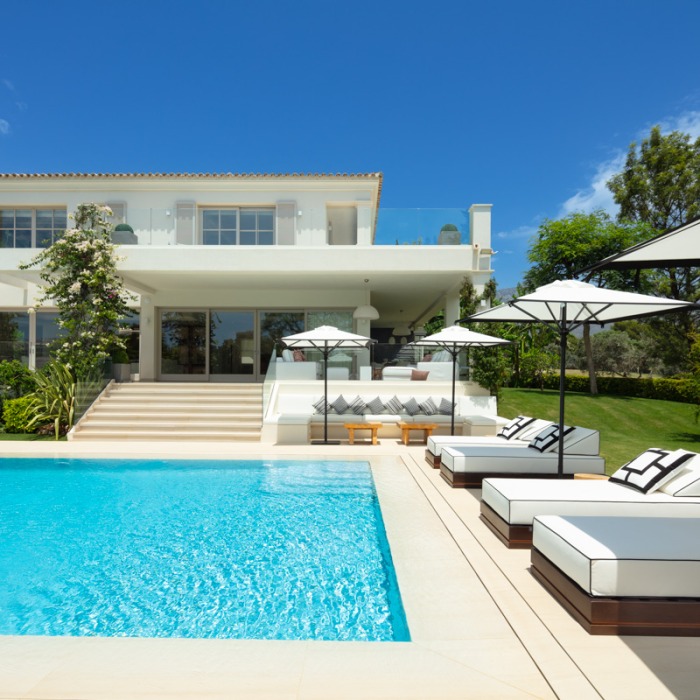 6 Bedroom Front Line Golf Villa with Spectacular Views in Aloha, Nueva Andalucia | Image 20