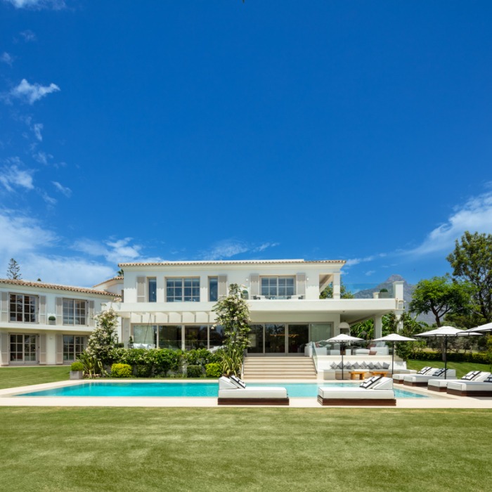 6 Bedroom Front Line Golf Villa with Spectacular Views in Aloha, Nueva Andalucia | Image 19