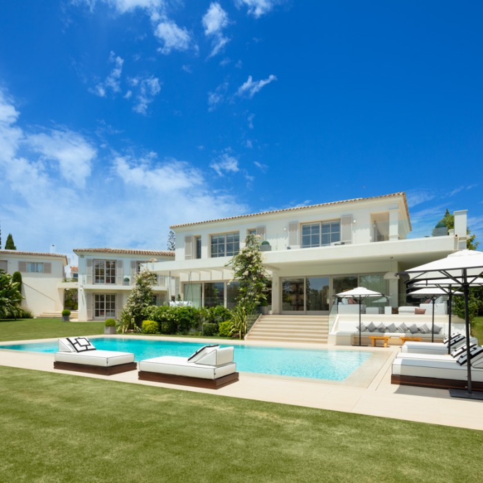 6 Bedroom Front Line Golf Villa with Spectacular Views in Aloha, Nueva Andalucia | Image 18