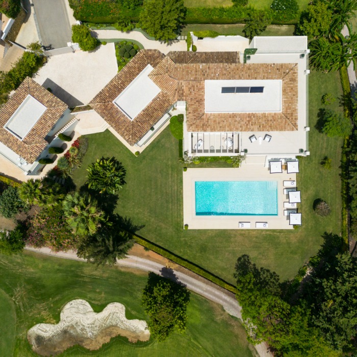 6 Bedroom Front Line Golf Villa with Spectacular Views in Aloha, Nueva Andalucia | Image 6